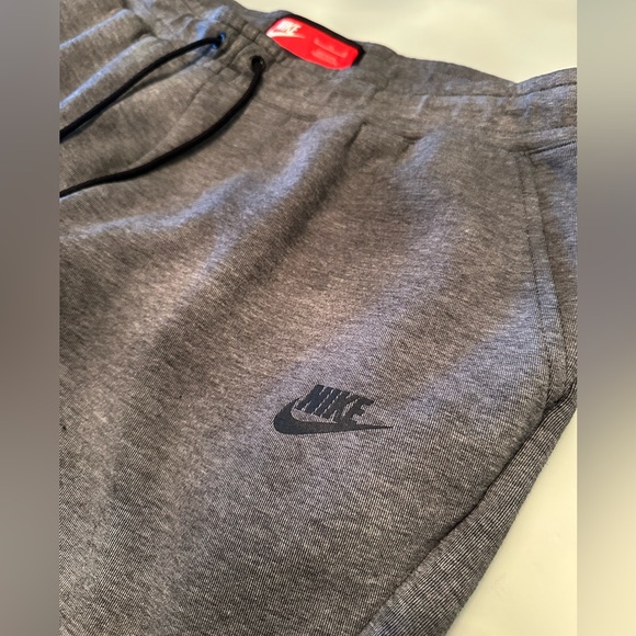 *WORN ONCE* Nike Tech Fleece Joggers Grey Size XL - Picture 2 of 3